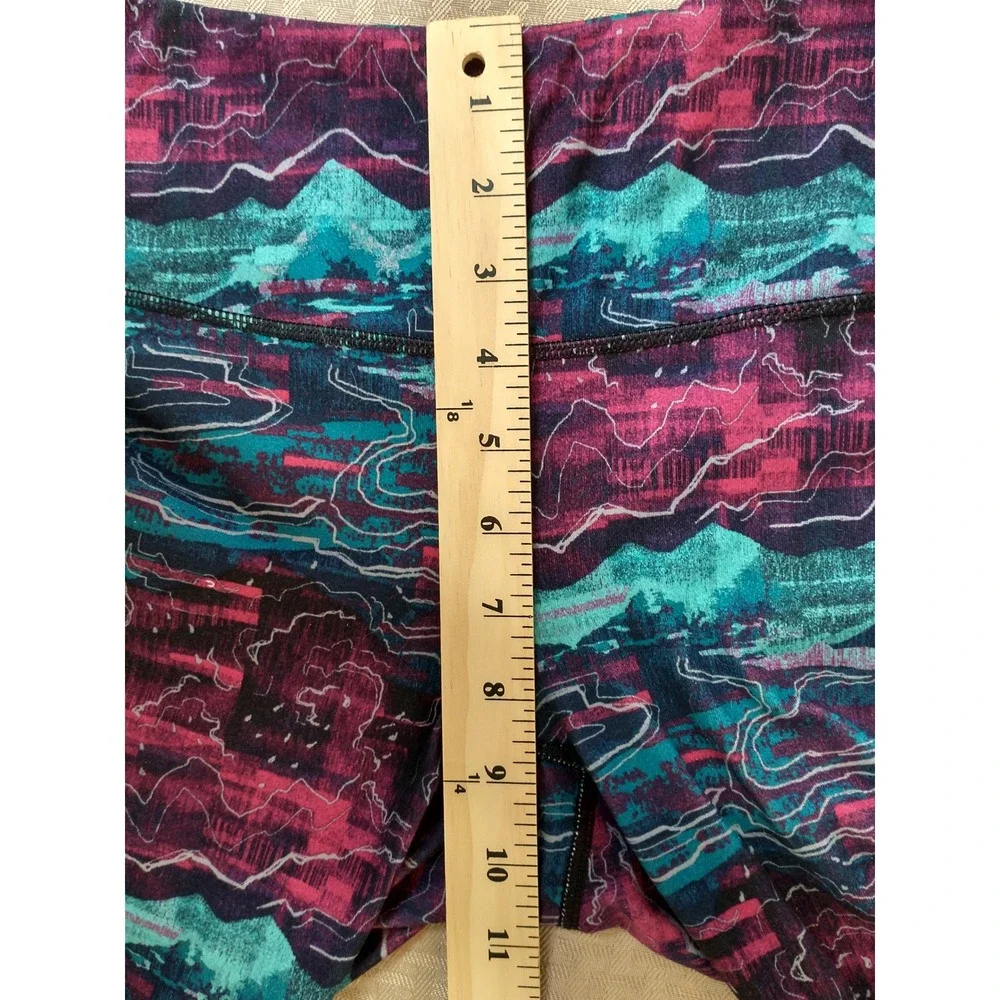 Patagonia Crop Leggings Gorpcore Womens Medium Purple Teal Mountain Print Yoga - Picture 15 of 16